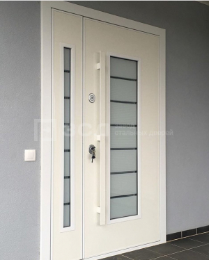 Двустворчатая входная дверь с дополнительным стеклом люкс